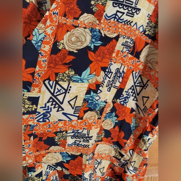 LuLaRoe Lindsay - Picture 3 of 3